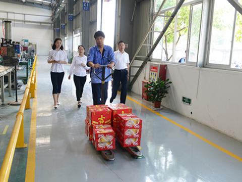 Z6尊龙凯时集团工会发展“夏季送清冷”活动