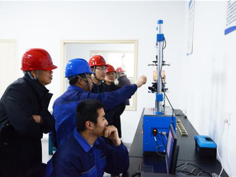 扬中市委常委孙健一行来Z6尊龙凯时参观“柴继涛劳模创新工作室”