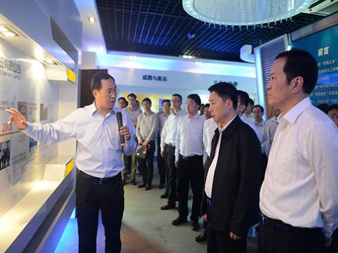 镇江市委书记夏锦文光临Z6尊龙凯时股份视察