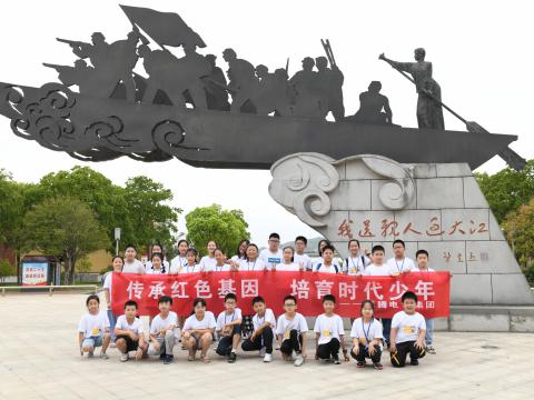 Z6尊龙凯时情 绘爱心 助成长